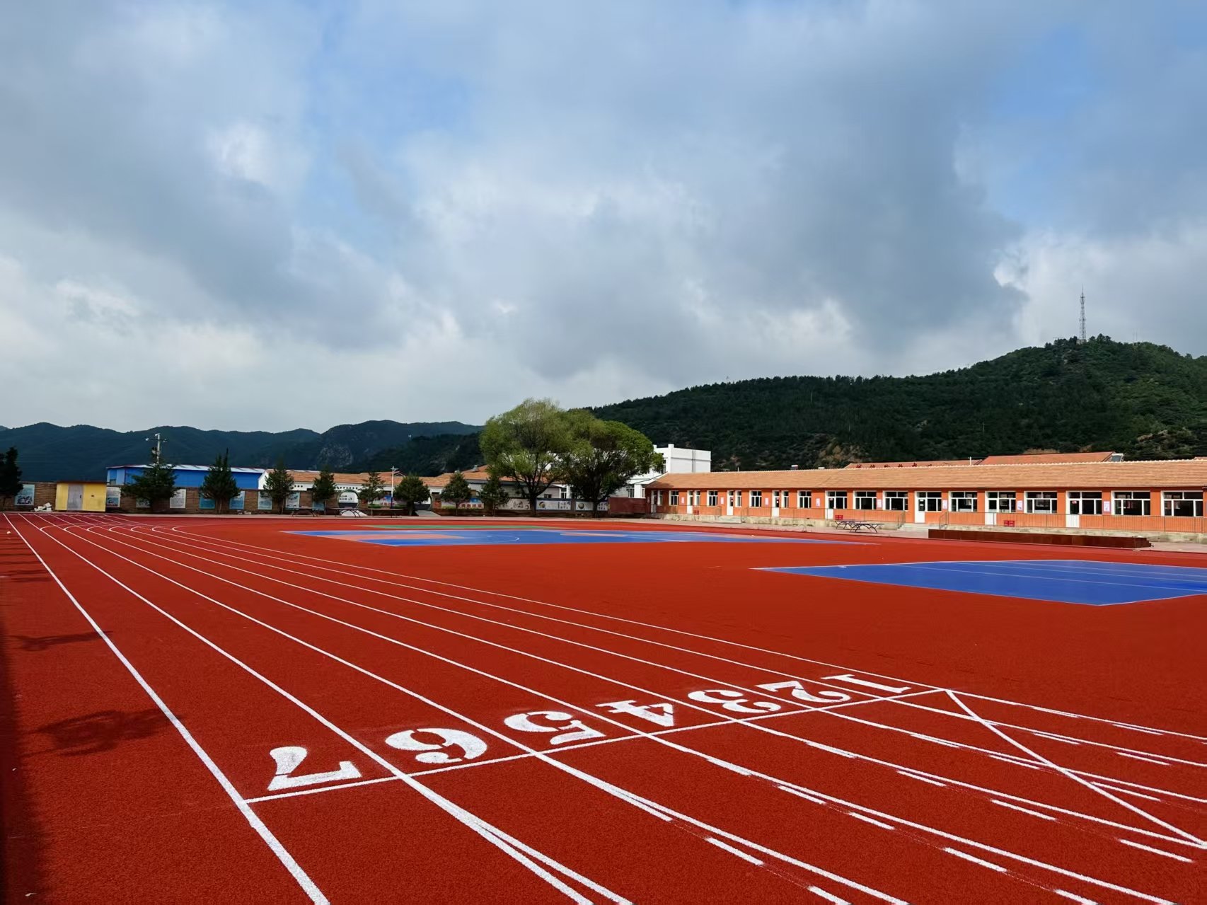 马鞍山市自结纹塑胶跑道塑胶地面 - 一站式服务